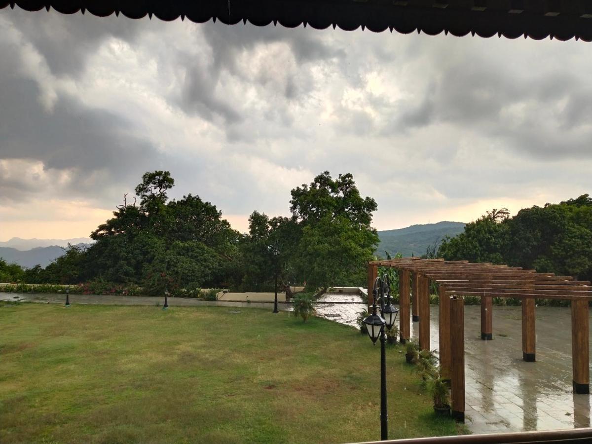 Regenta Mpg Club Mahabaleshwar Hotel Kültér fotó